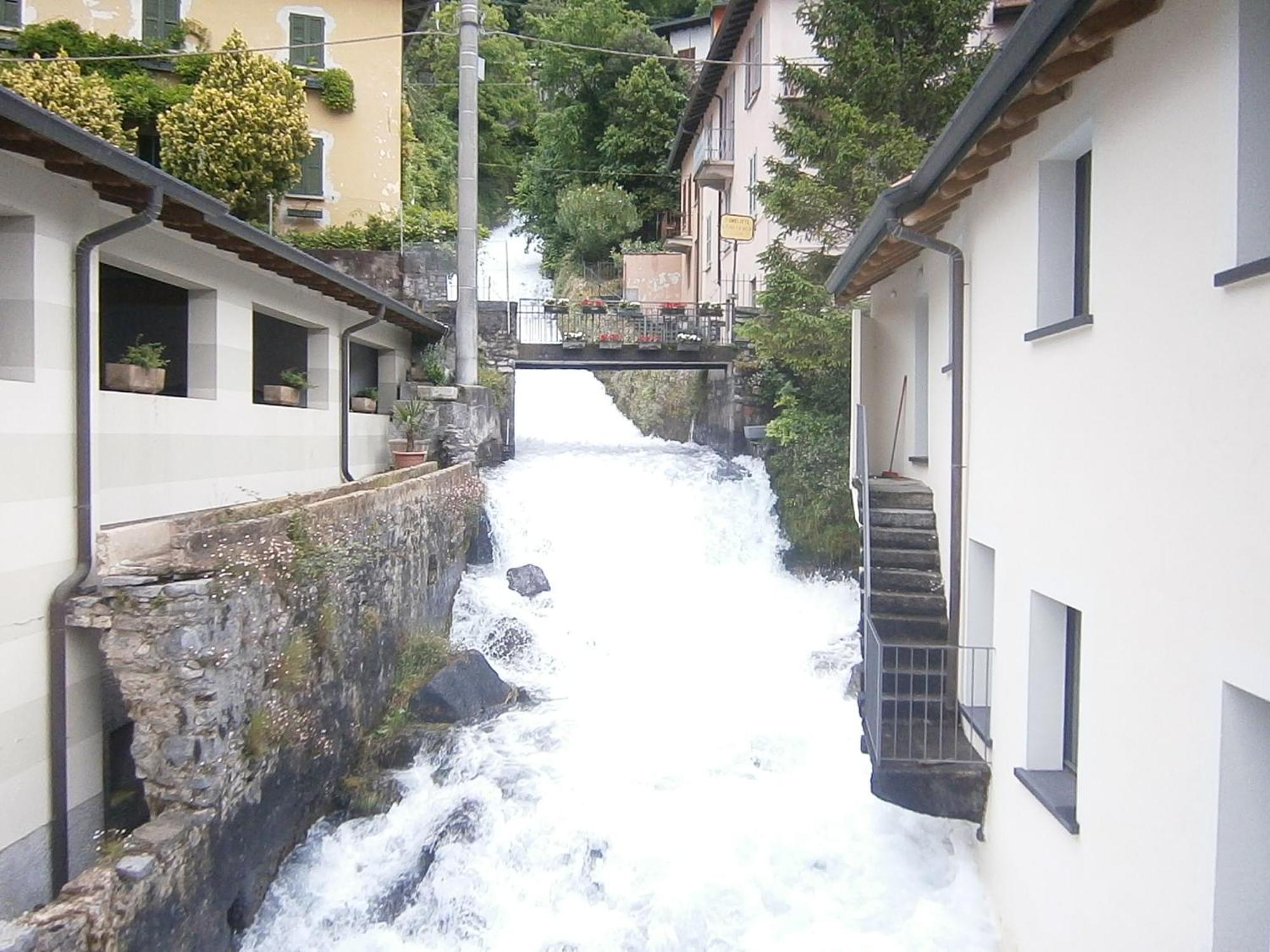 Casa In Riva Al Lago วาเรนนา ภายนอก รูปภาพ