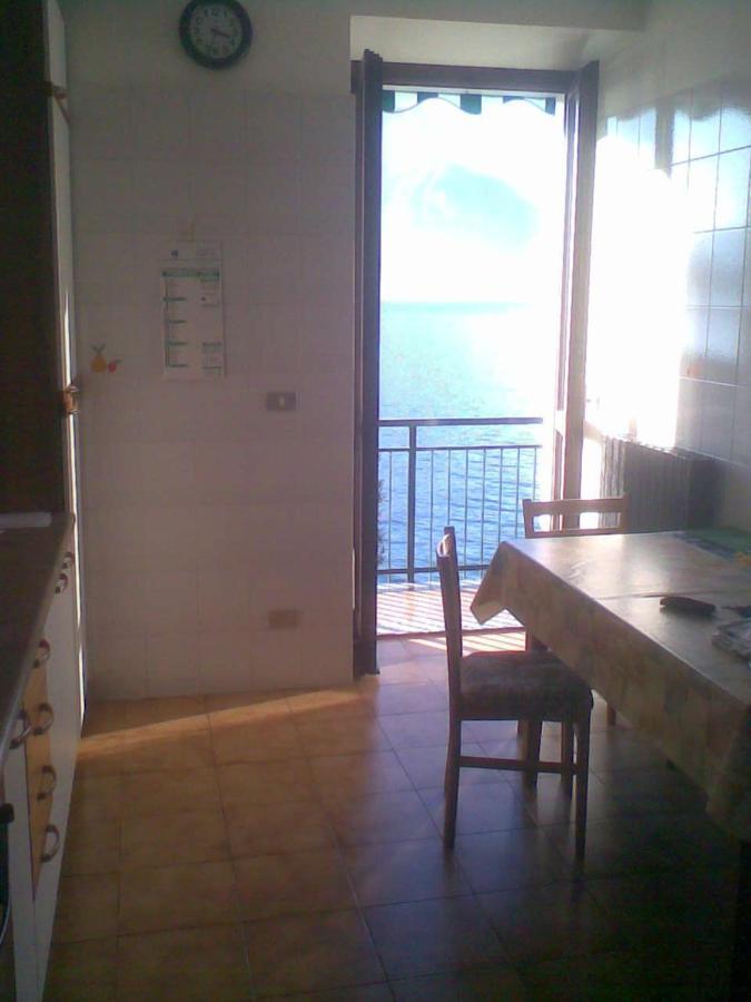 Casa In Riva Al Lago วาเรนนา ภายนอก รูปภาพ