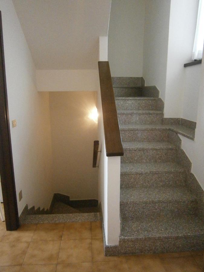 Casa In Riva Al Lago วาเรนนา ภายนอก รูปภาพ